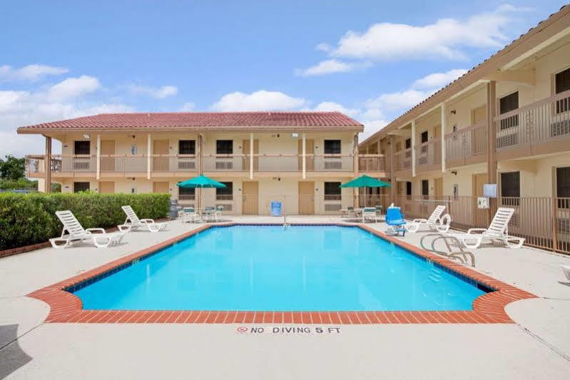 Red Roof Inn Houston North - Fm1960 & I-45 Westfield Exteriör bild